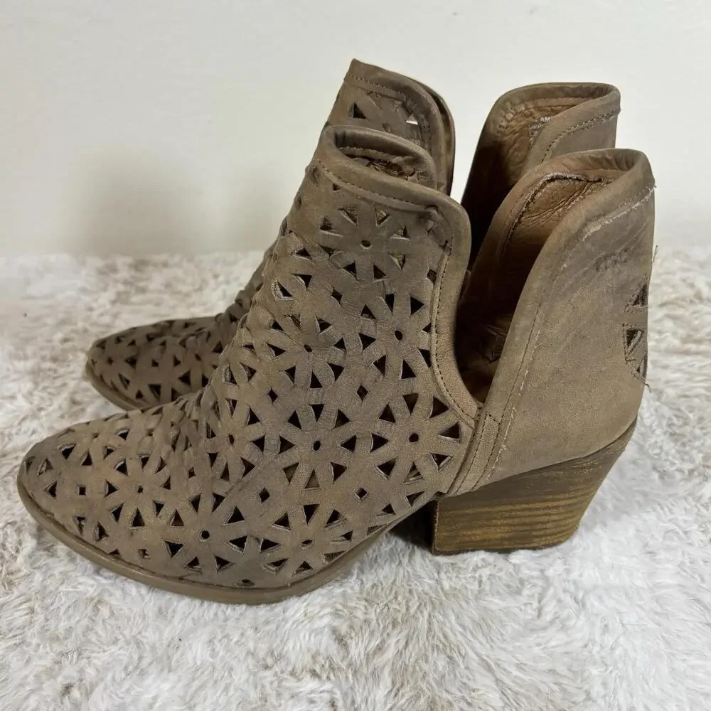 Musse & Cloud Taupe Laser Cut Ankle Booties Womens 8 EU 39 Leather 2.5” Heel